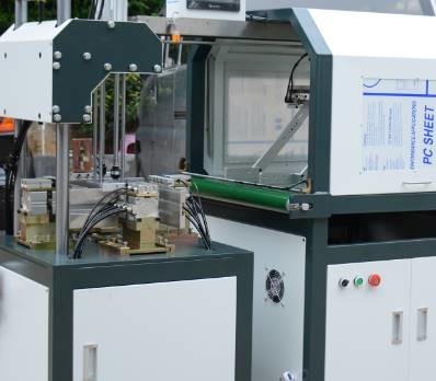 Automatic Feeding and Air Bubbles Pressing Machine With Manipulator 0